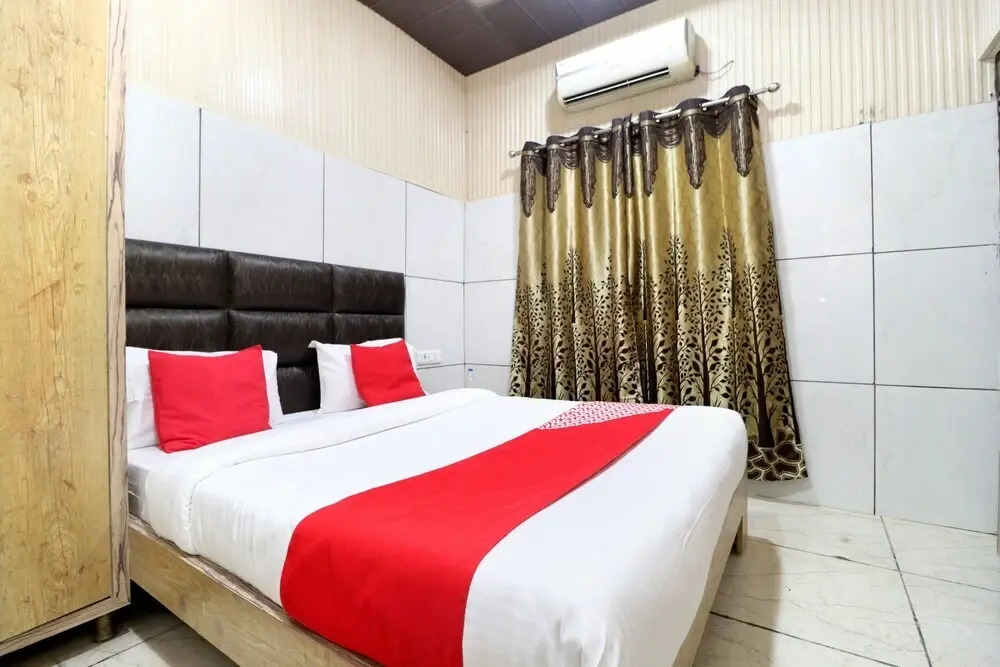 OYO Rooms Railway Station Entry Gate