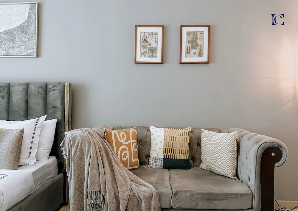 Silver - Modern Studio with lake view