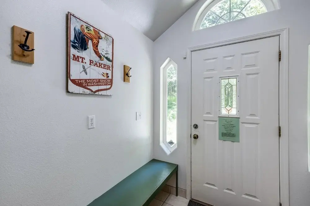 Mt. Baker Lodging Cabin 60 – Hot Tub, Wifi, Sleeps 2! by Mbl