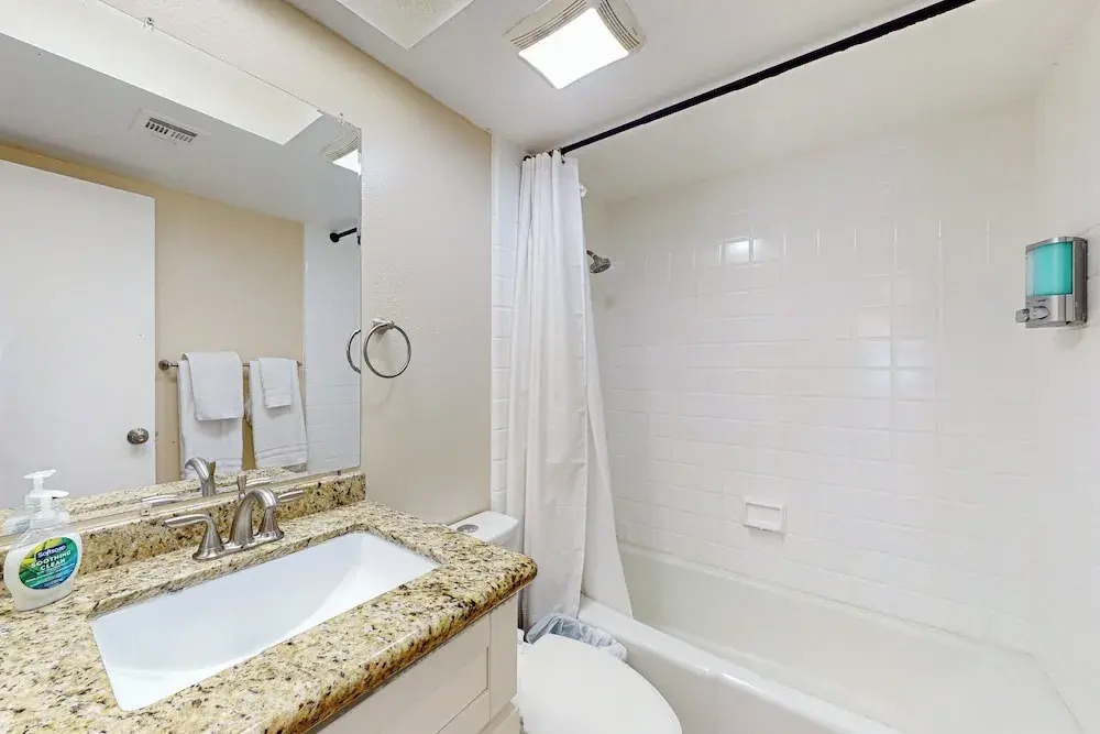 2BR Condo Steps to the Beach & Blvd-dog-friendly