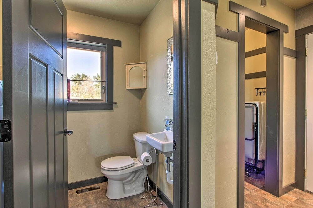 Pet-friendly Choteau Townhouse With Gas Grill!