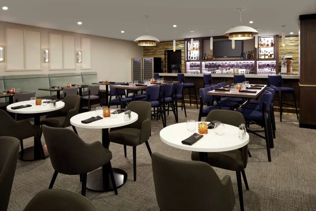 Doubletree By Hilton Montreal Airport