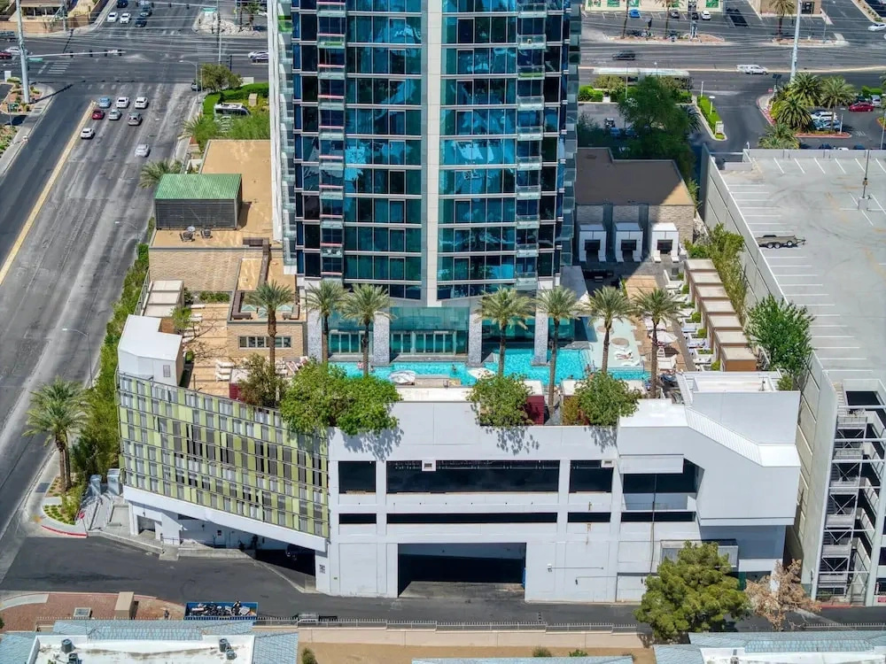 Modern High-rise Escape Balcony + Stunning Views 23319