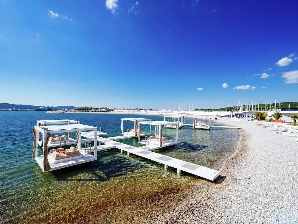 Modern Holiday Home in a Quiet Area, Private Pool, Lovely Roofed Terrace, BBQ