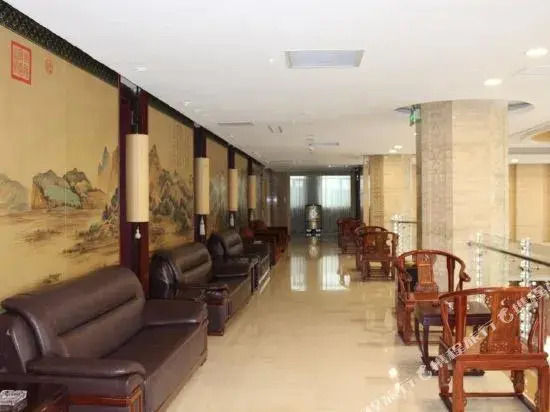 Golden Lion Crown Hotel