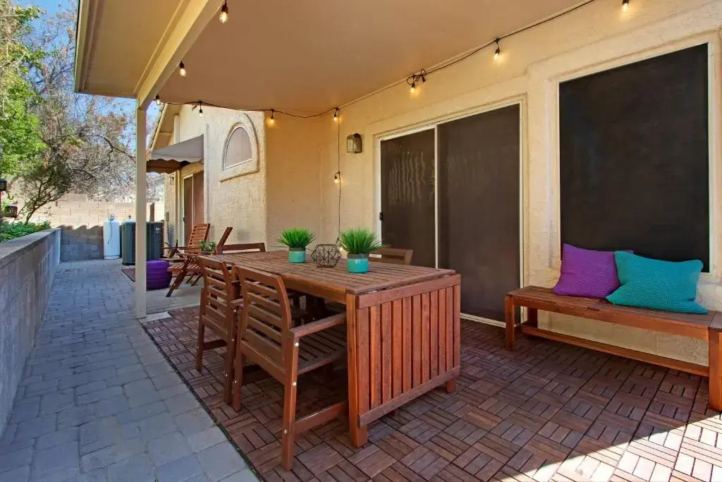 DENNIS - Centrally Located 3BR with game room