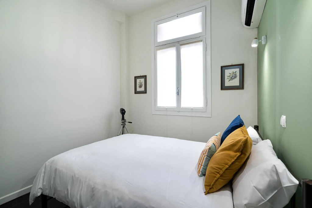 Spacious & Artistic Retro 2 Bedrooms Apt + SAUNA