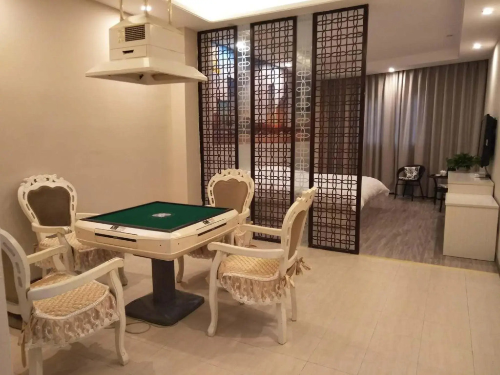 Super 8 Hotel (Linquan East Road, Guangde Road)