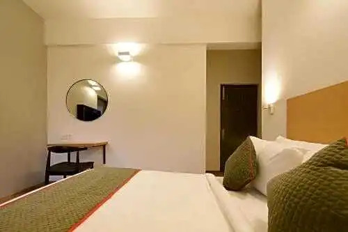 OYO Townhouse 106 Airport Road