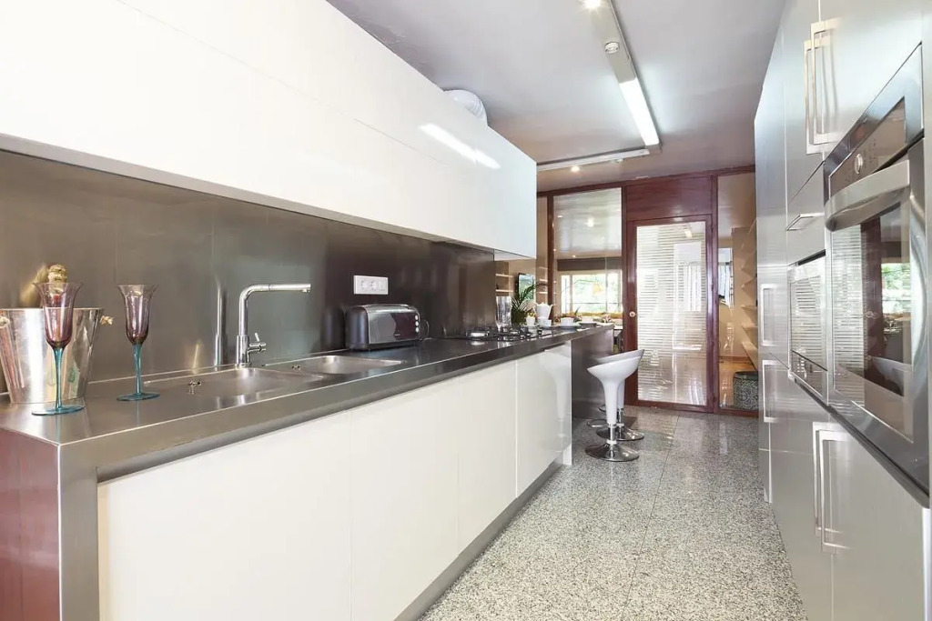 Classic Bonanova - 4 Bedroom Apartment 2nd Floor - Msb 56028