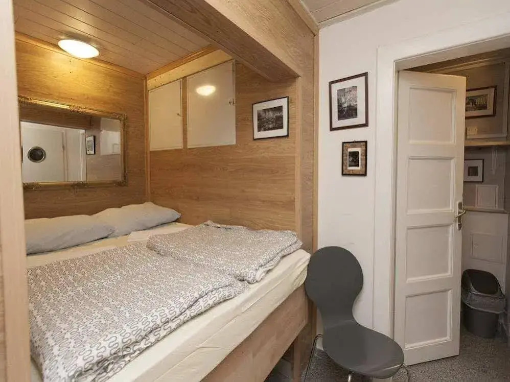 Hostel 24