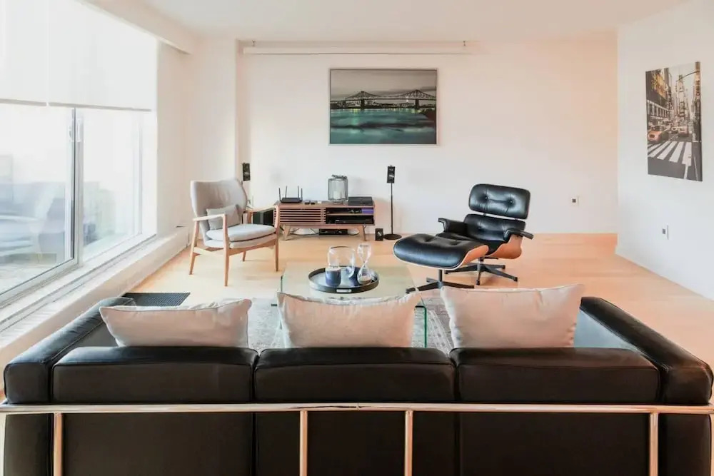 Spacious Family Condo In Swansea, Toronto
