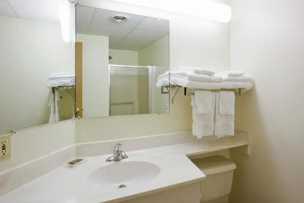 Paynesville Inn & Suites