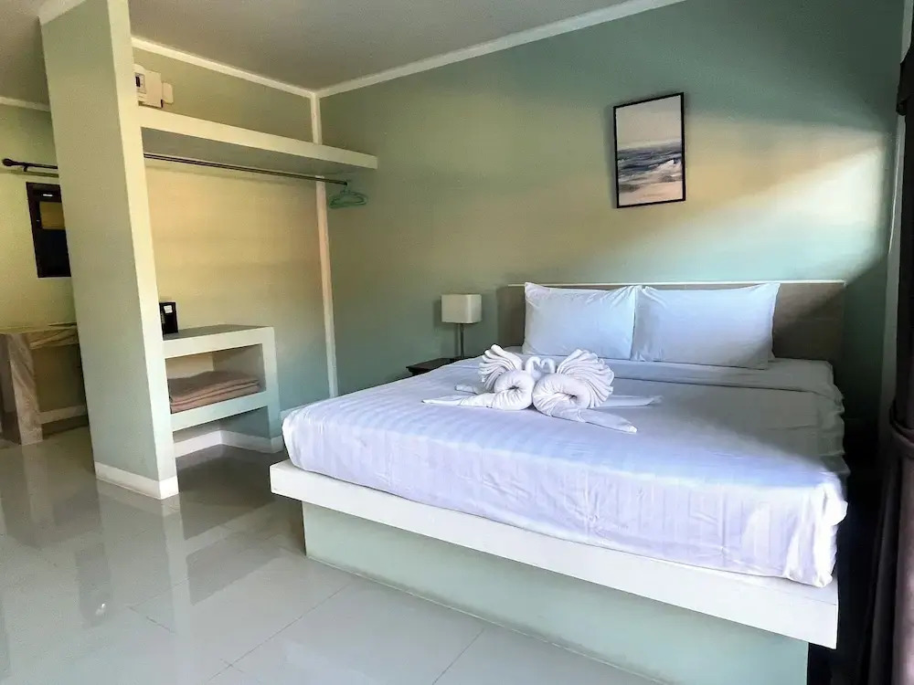 J & Ariya Hotel Near Samui Airport and Koh Phangan Pier