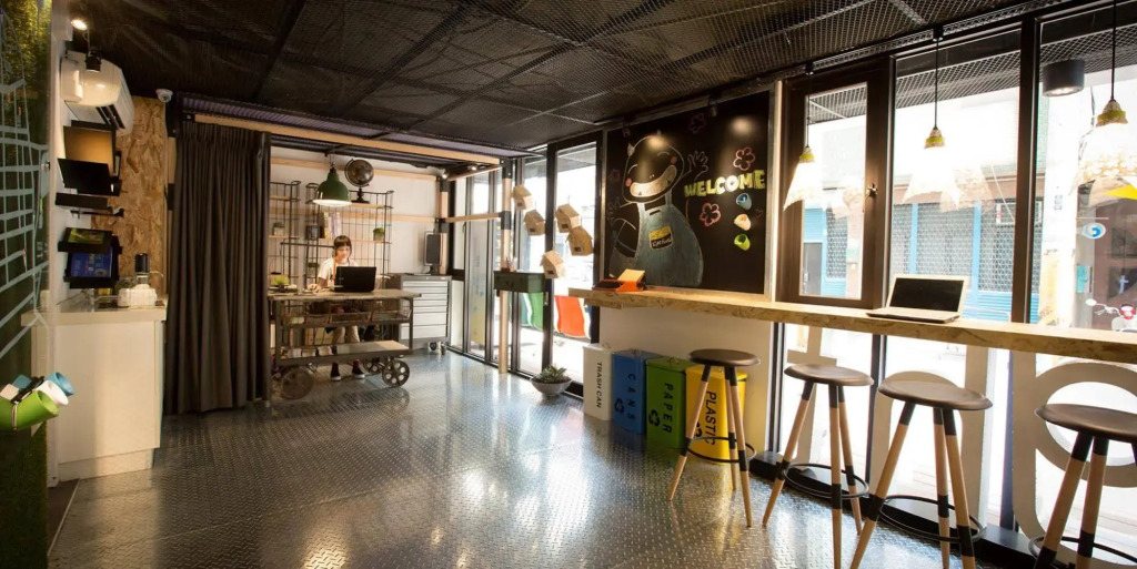 Light Hostel