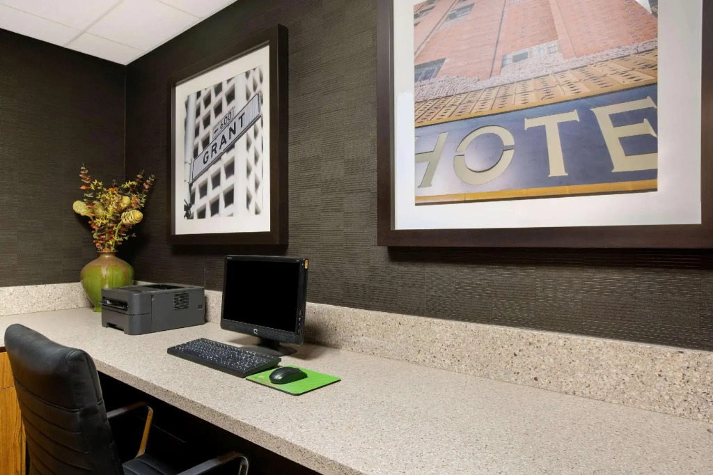 Fairfield by Marriott Inn & Suites Fresno Riverpark