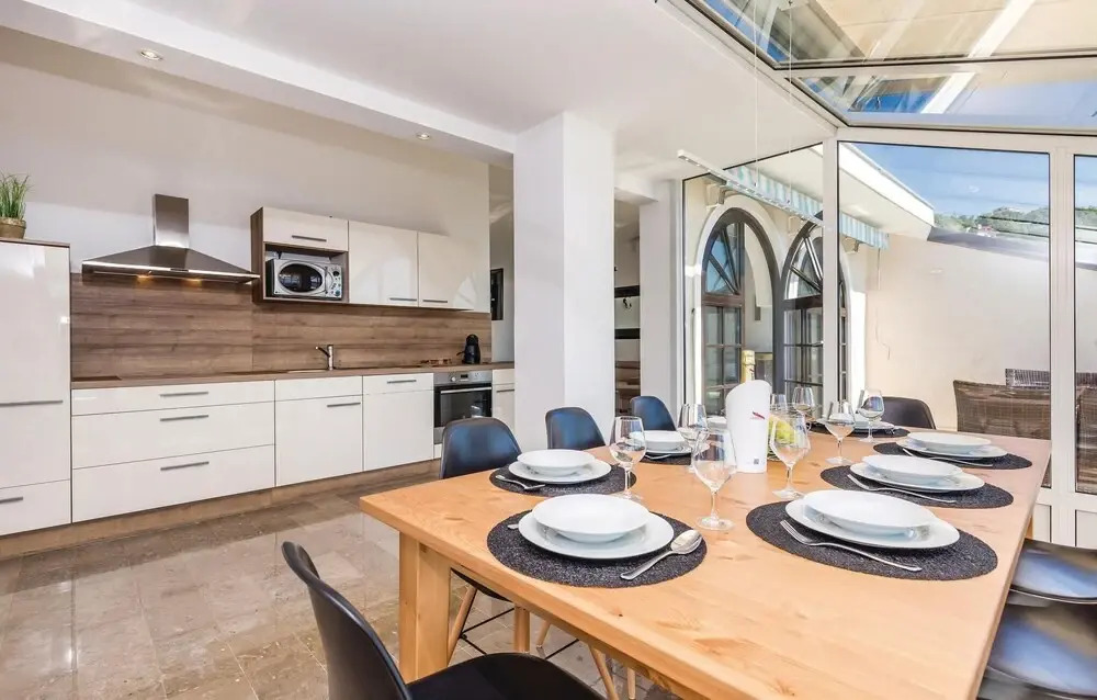 8 Bedroom Beautiful Home In Matulji
