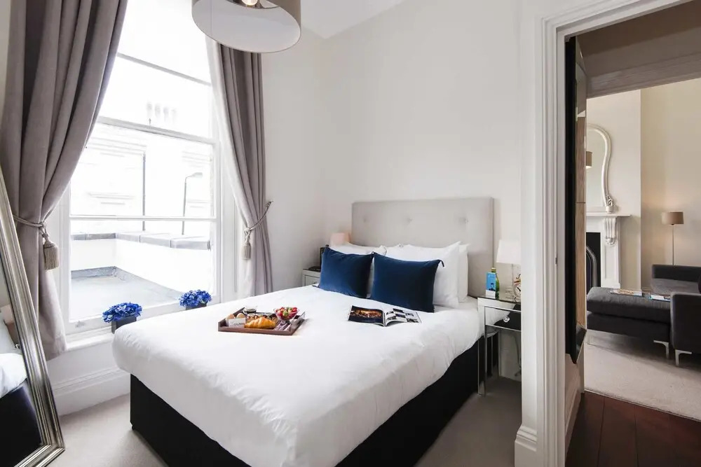 The Bright Airlie Gardens Apartment - DMG