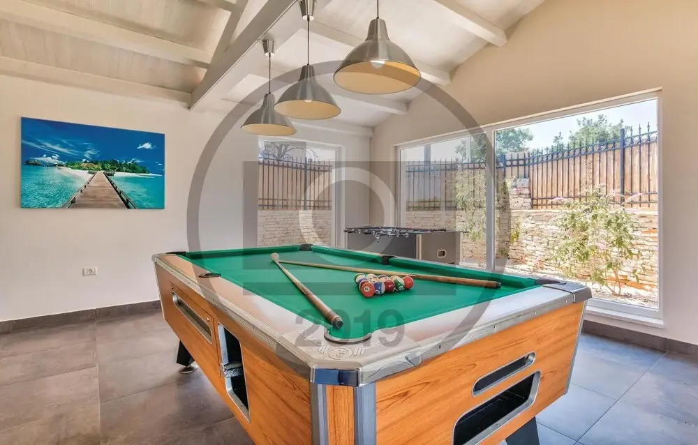 Beautiful Home in Zrnovnica With 8 Bedrooms, Wifi and Indoor Swimming Pool