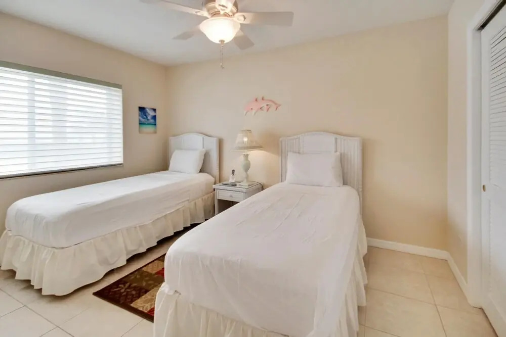 Land's End 201 Building 10 Beachfront/updated Corner Unit!!