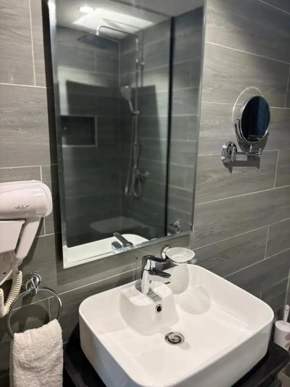 Memac Place Hotel & Restaurant