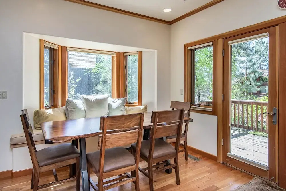 Cabin-esque Tahoe 4 Bedroom Home