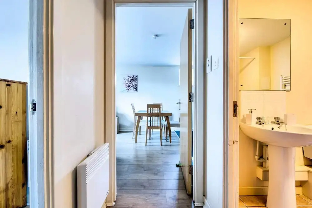Cosy Apartment with Balcony, Close to City Centre