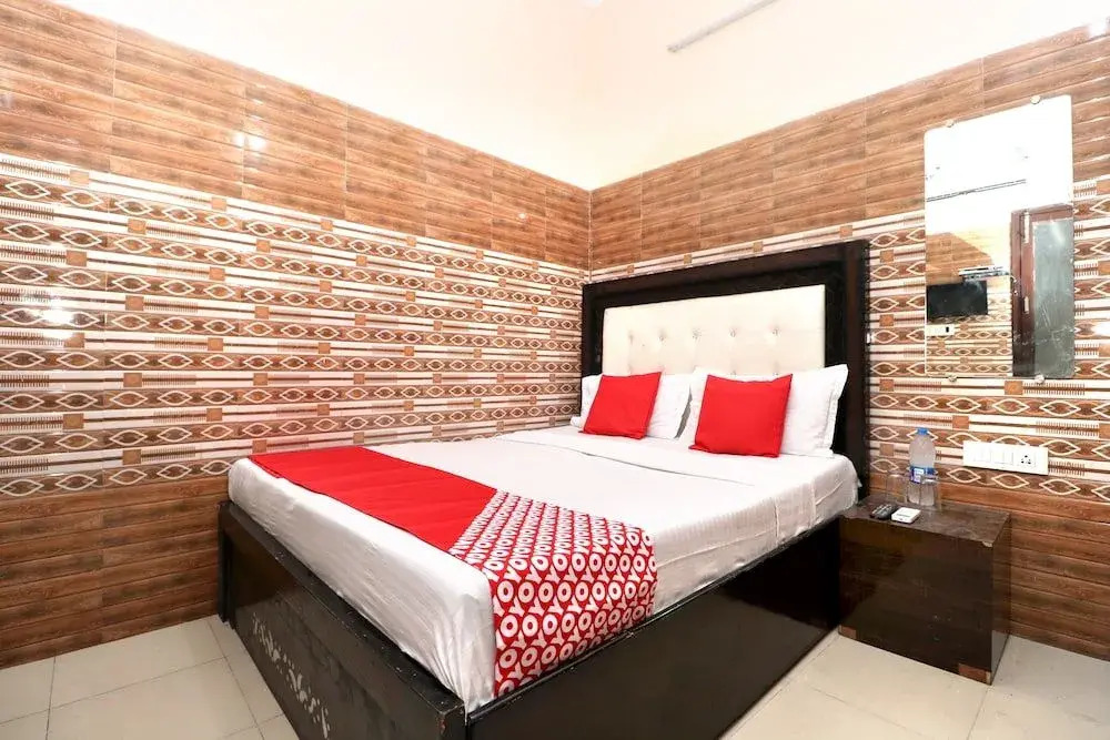 OYO 35497 Hotel Kapoor Residency