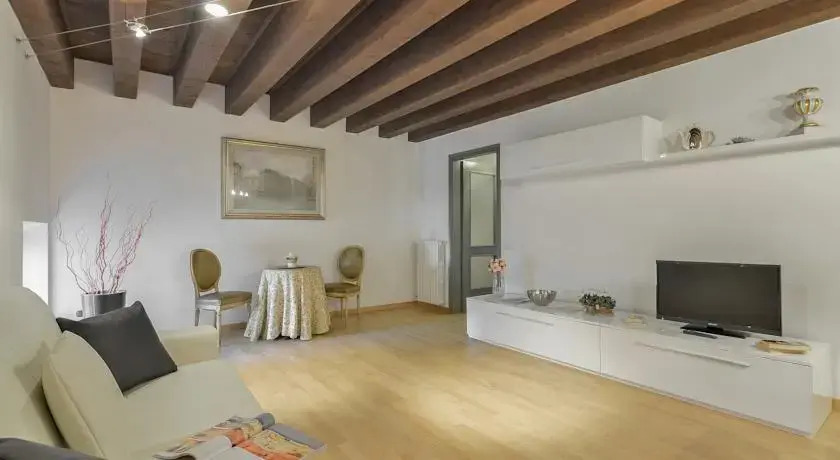 Macbeth Halldis Apartment