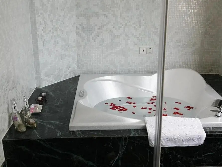 The Q Hotel