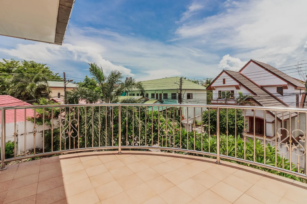 Tewaree Villa - Pattaya Holiday House Walking Street