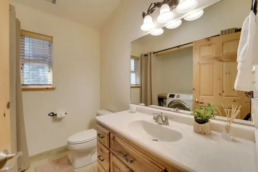 Near Donner Lake & Skiing: Soda Springs Cabin!