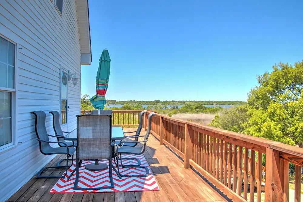 Updated Family Getaway: Walk to Sea Haven Beach!