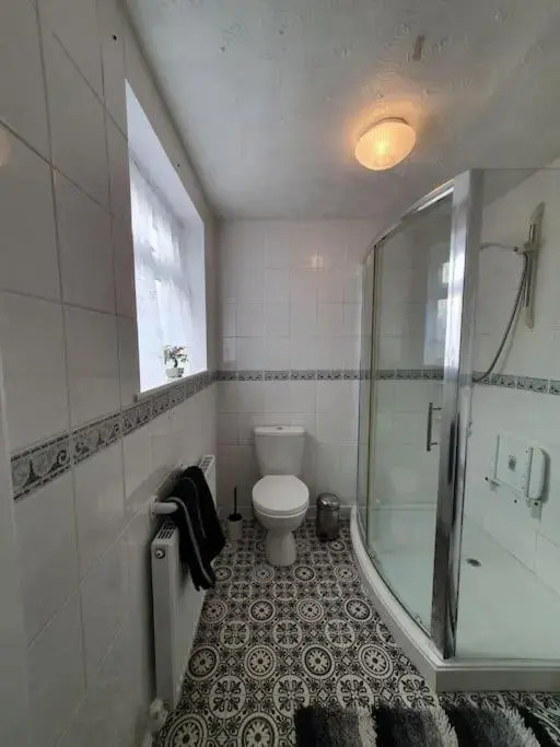 Polly's Place - A lovely 3 bed flat, near to beach with free parking