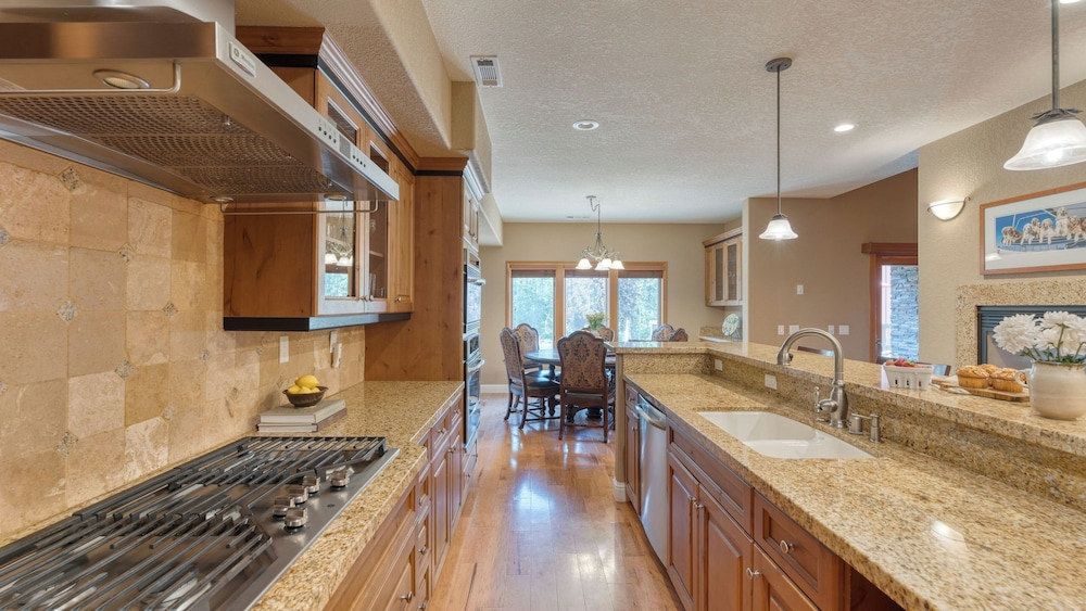 Luxe All-season Retreat by Avantstay Prime Location, Near Skiing