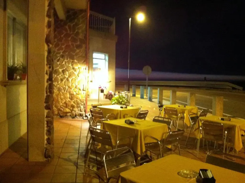 Hotel Rompeolas