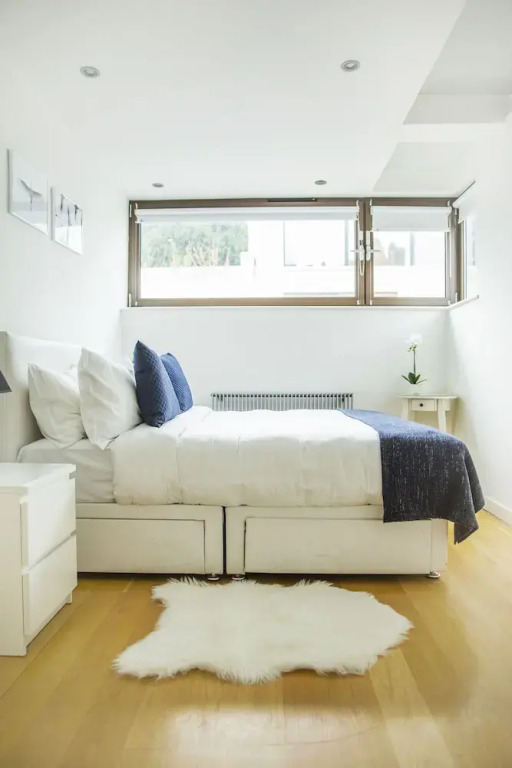 The Holborn Lights - Modern 3BDR Home with Rooftop Terrace & Garage