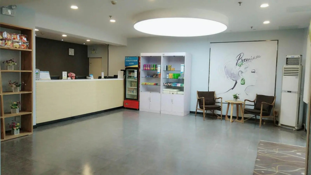 7 Days Premium·Qingdao Xianggang Zhong Road Zhiquan Road Metro Station