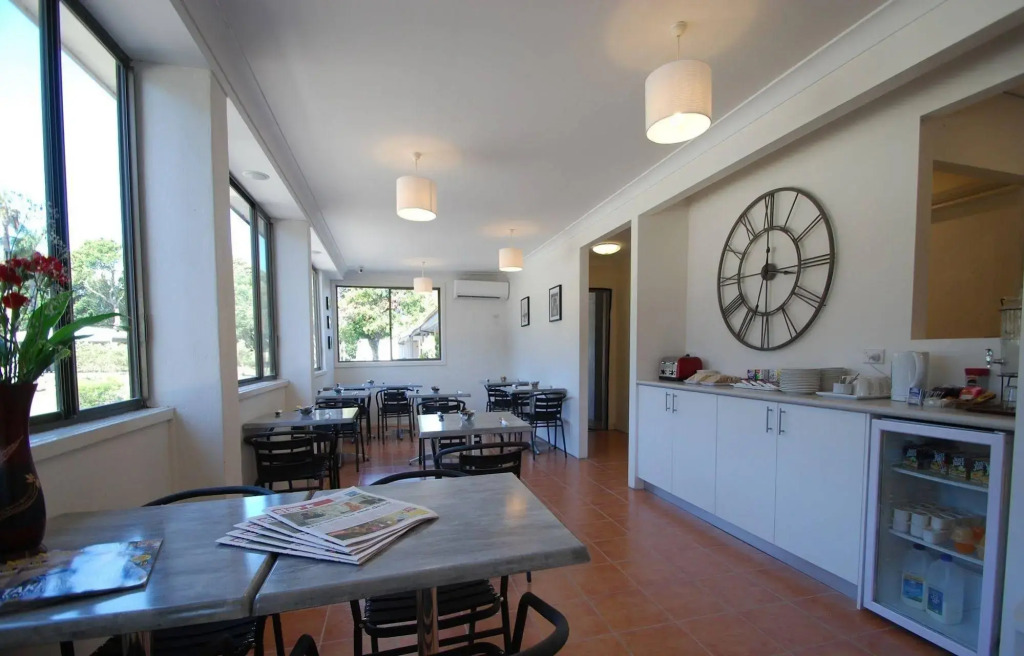 Fern Bay Motel