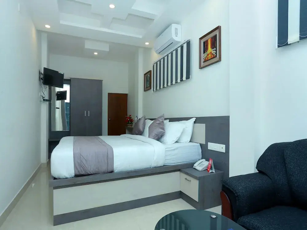 OYO 10278 Hotel Caprice Residency