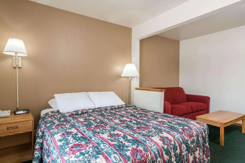 AmeriVu Inn and Suites Shawano WI