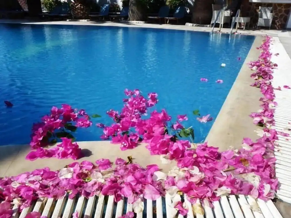 Atalos Hotel, Apartments & Suites