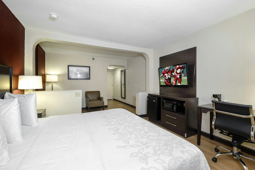 Red Roof Inn PLUS+ & Suites Opelika