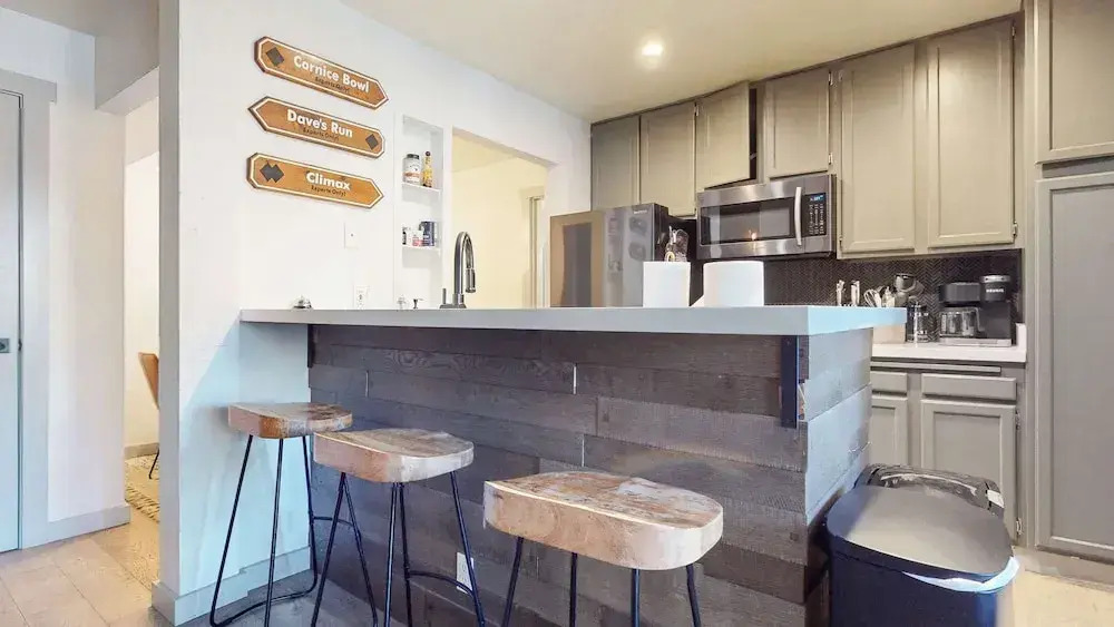 Crestview #40 Chic Condo for 6