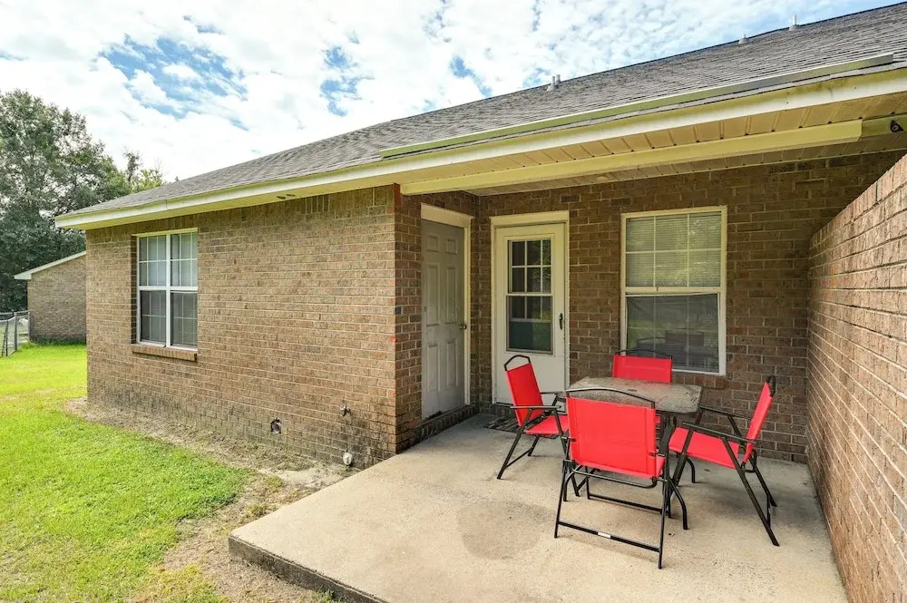Easy ECU Access: Modern Home w/ Patio!