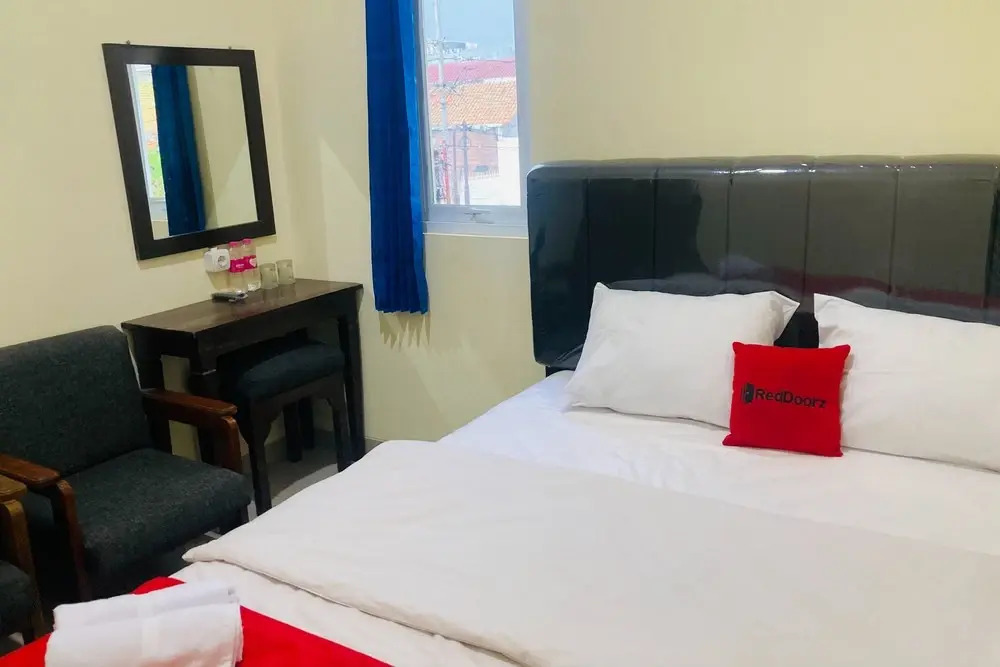 RedDoorz near Paragon Mall Semarang 2