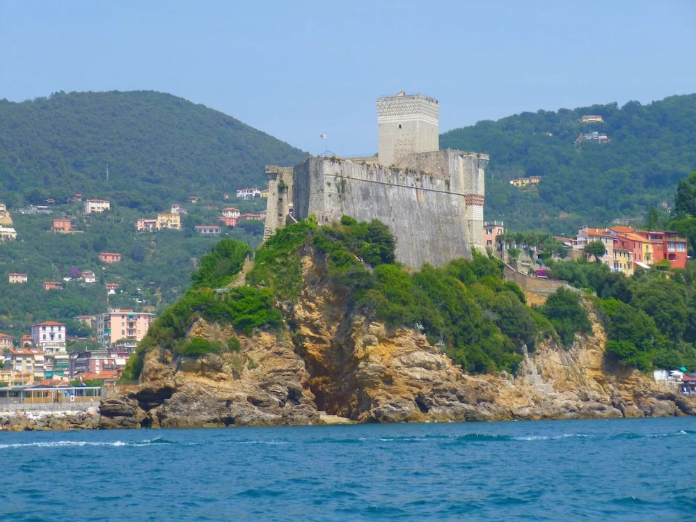 Cozy Holiday Home in Lerici Italy with Sea Nearby
