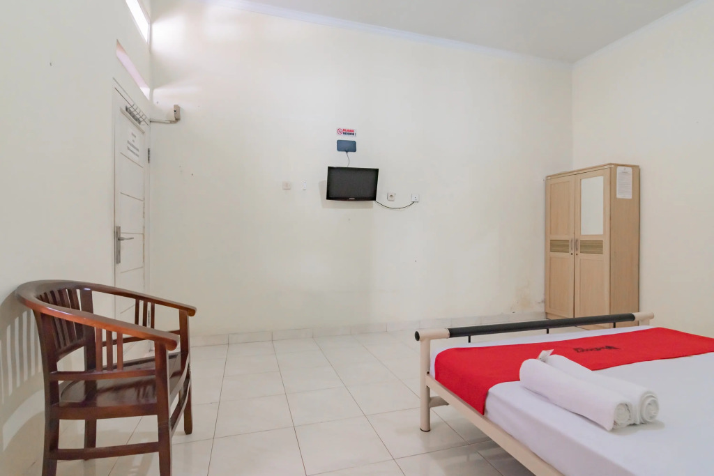 RedDoorz Syariah Near Tugu Pandanwangi Cianjur