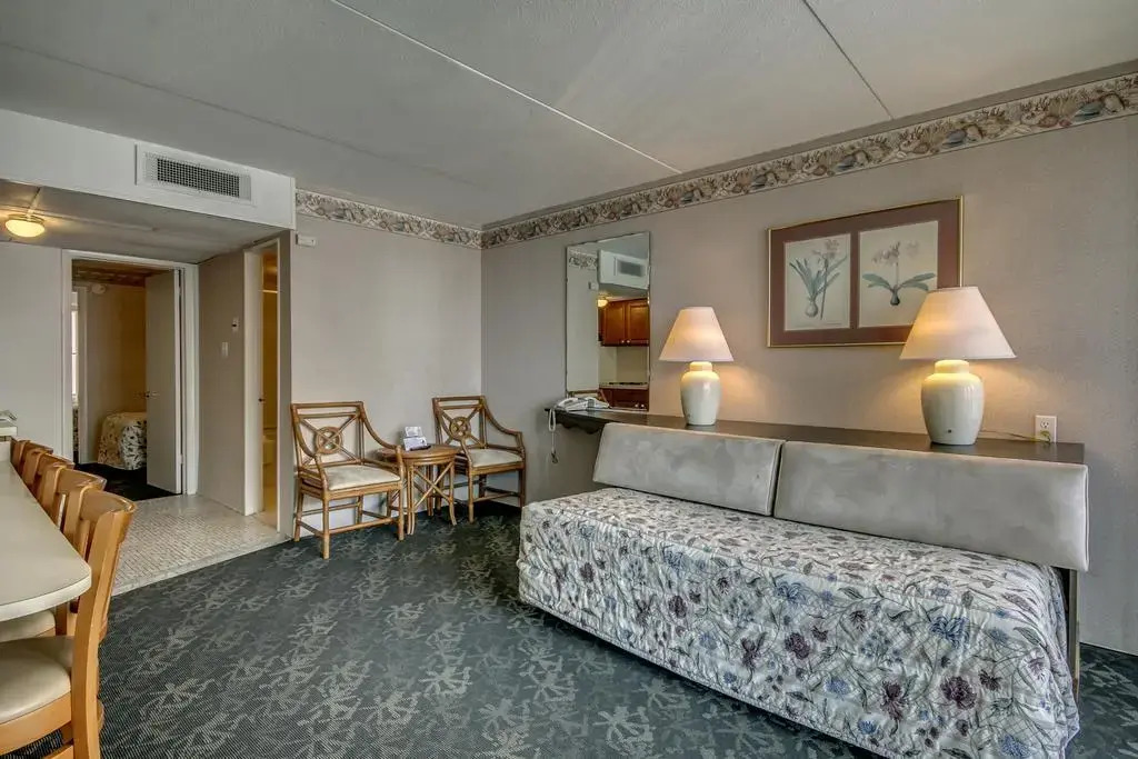 Admiral Resort Motel