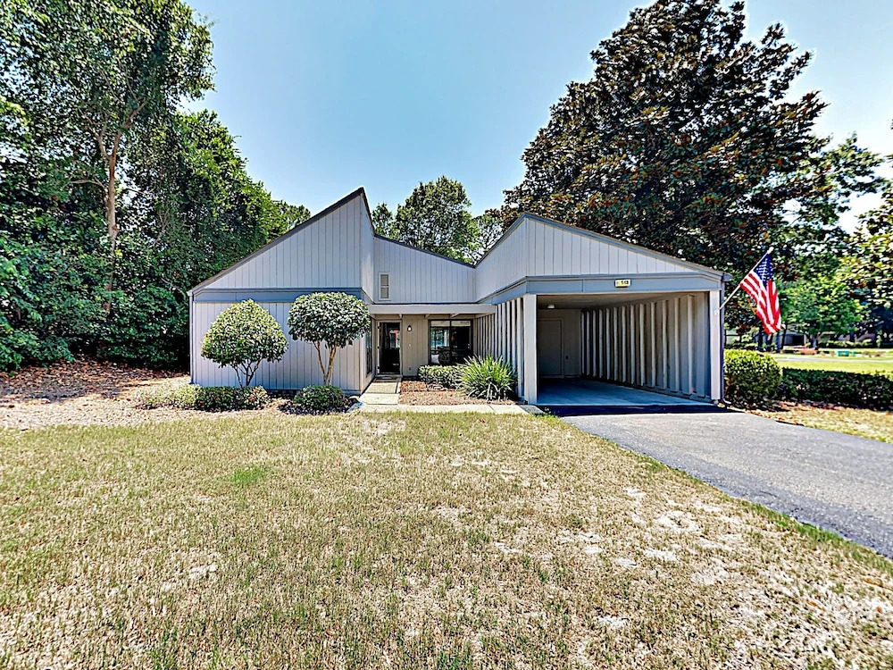 Luxe Gem W/ Golf Cart & Two Bikes As Of August 1st 2 Bedroom Home